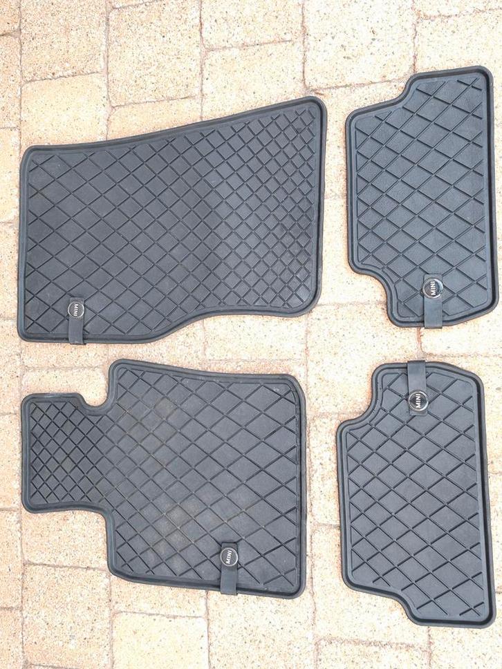 MINI rubberen automatten, compleet (past in veel modellen), Auto diversen, Automatten, Zo goed als nieuw, Ophalen of Verzenden
