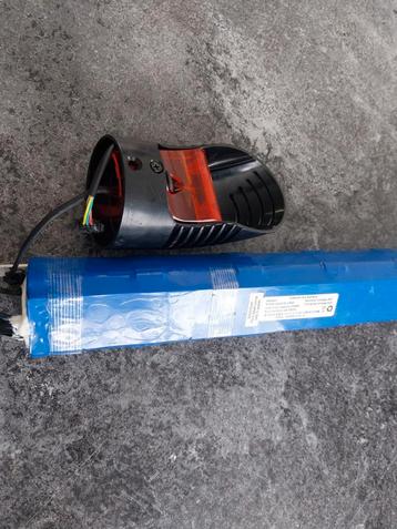 Ouxi v1 accu en achterlicht + oplaad poort beschikbaar voor biedingen