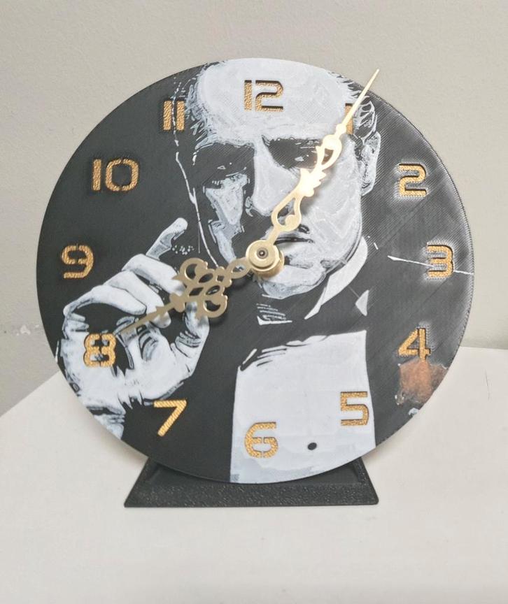 nieuwe tafelmodel klok van the godfather, Huis en Inrichting, Woonaccessoires | Klokken, Nieuw, Wekker of Tafelklok, Analoog, Ophalen of Verzenden