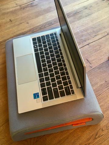 Laptopkussen beschikbaar voor biedingen