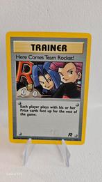 Here Comes Team Rocket  HOLO Pokemon kaart., Hobby en Vrije tijd, Verzamelkaartspellen | Pokémon, Ophalen of Verzenden, Zo goed als nieuw