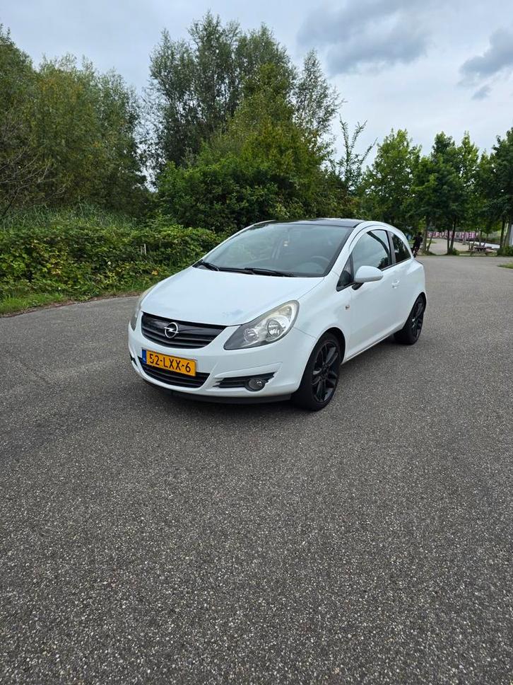 Opel Corsa 1.4 16V 3D 2010 Wit (APK 07/2026), Auto's, Opel, Particulier, Corsa, Achteruitrijcamera, Airbags, Android Auto, Apple Carplay