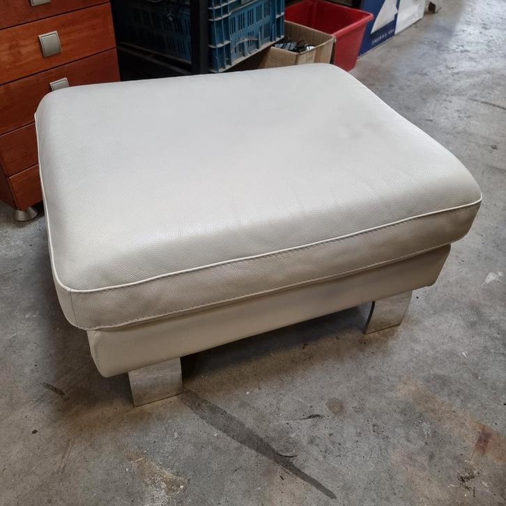 Crème leren voetenbankje, Huis en Inrichting, Banken | Voetenbanken en Poefen, Rechthoekig, Metaal, Ophalen of Verzenden