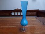 Vintage opaline vaas in blauw, 25 cm.
