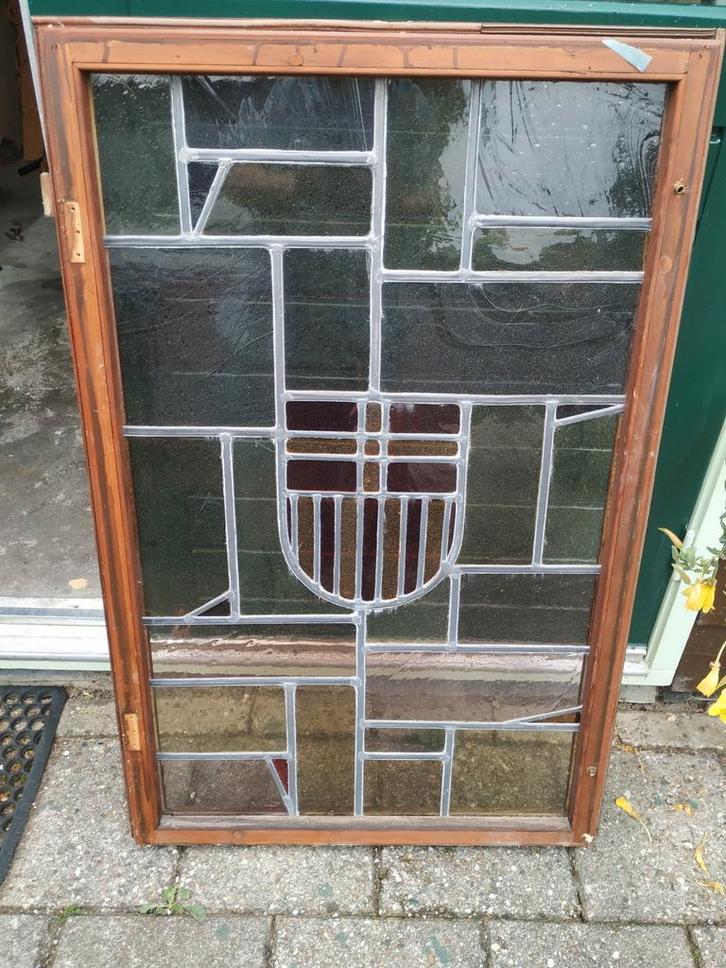 Glas-in-lood raam met houten frame. Ongeveer 63 bij 102 cm, Doe-het-zelf en Verbouw, Glas en Ramen, Gebruikt, Gevelraam of Ruit
