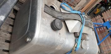 Diesel-hydrauliektank aluminium beschikbaar voor biedingen