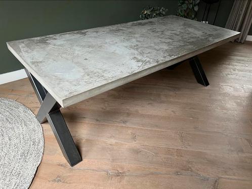 Stijlvolle beton ciré eettafel met robuuste X-poten 220x100, Huis en Inrichting, Tafels | Eettafels, Zo goed als nieuw, 100 tot 150 cm