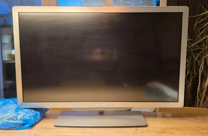 Philips smart tv 37 inch, Audio, Tv en Foto, Televisies, Zo goed als nieuw, LCD, Minder dan 40 cm, Full HD (1080p), Philips, 100 Hz