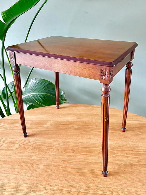 Vintage bewerkt houten tafeltje bijzettafel plantentafel, Huis en Inrichting, Tafels | Bijzettafels, Gebruikt, Rechthoekig, Hout