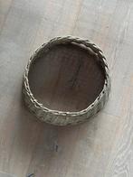 TE KOOP: Stijlvolle kerstboomrok van gevlochten rotan / riet, Ophalen of Verzenden, Nieuw