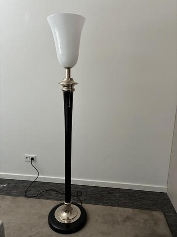 Art deco lamp replica beschikbaar voor biedingen