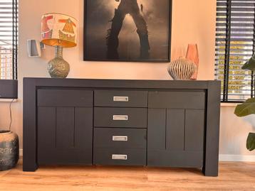 Henders & Hazel Zwart Dressoir beschikbaar voor biedingen