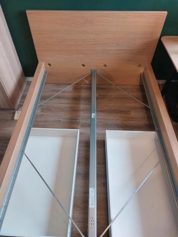 Ikea Malm 140x200 met 2 lades, lattenbodems en evt matras - afbeelding 3