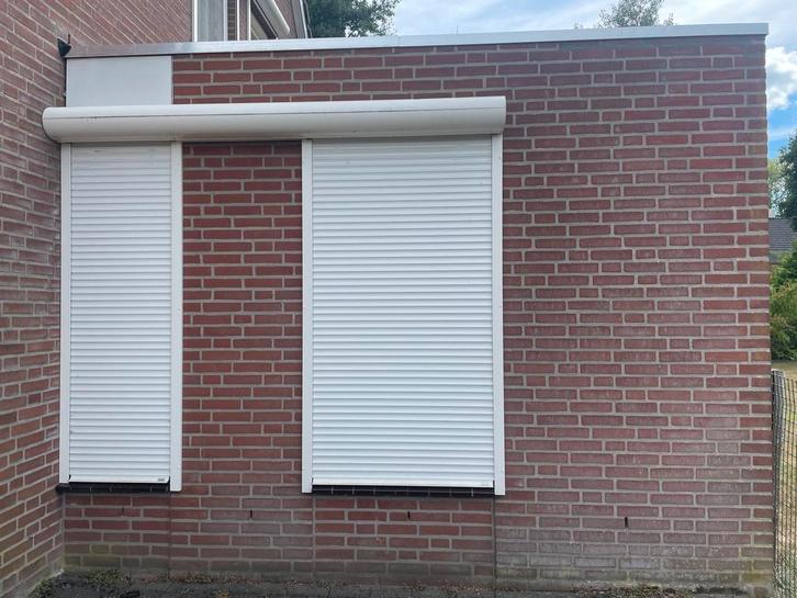 Rolluik voor 2 ramen, Doe-het-zelf en Verbouw, Rolluiken, Gebruikt, 150 tot 200 cm, 200 cm of meer, Crème of Beige, Elektrische bediening