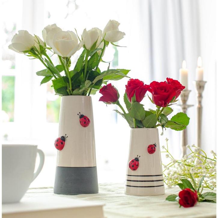 Vaasje met lieveheersbeestjes, Huis en Inrichting, Woonaccessoires | Vazen, Nieuw, Wit, Aardewerk of Porselein, Ophalen of Verzenden