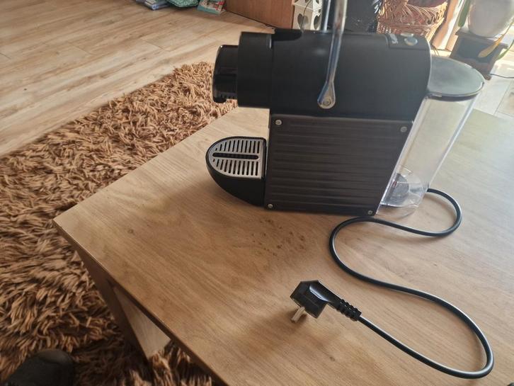 Krups XN 304 nespresso machine, Witgoed en Apparatuur, Koffiezetapparaten, Zo goed als nieuw, Koffiepads en cups, Koffiemachine