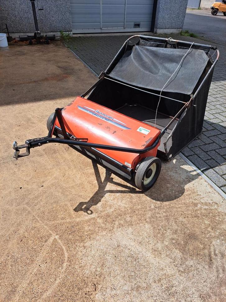 Husqvarna 960 sweeper/veger, Tuin en Terras, Zitmaaiers, Gebruikt, Ophalen of Verzenden