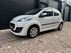 Peugeot 107 1.0 12V 5DR 2012 Wit, Auto's, Peugeot, Voorwielaandrijving, Elektrische ramen, Stof, Zwart