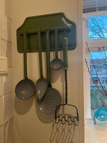 Vintage Reseda groen emaille lepelrek goud randje 6-dlg  beschikbaar voor biedingen