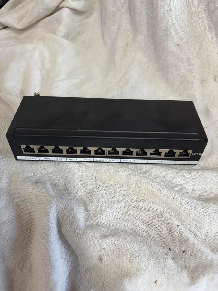 Digitus DN-91612SD-EA 12 poorten Netwerkpatchbox CAT 6A 1 HE, Computers en Software, Netwerk switches, Zo goed als nieuw, Ophalen of Verzenden
