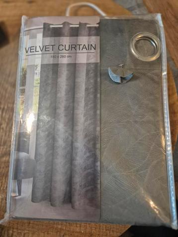Velvet Gordijn Grijs - 3 stuk.  10€ p.s. beschikbaar voor biedingen