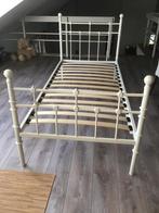 Eenpersoons metalen spijlen bed met lattenbodem 90x200cm, Gebruikt, 90 cm, Eenpersoons, Wit