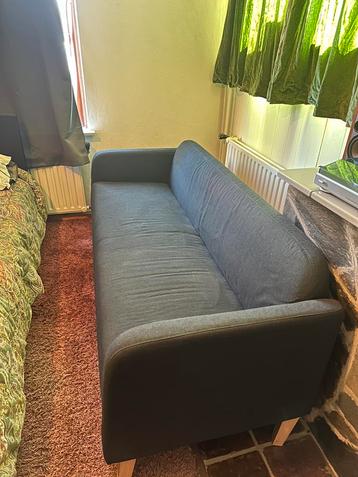 Couch beschikbaar voor biedingen