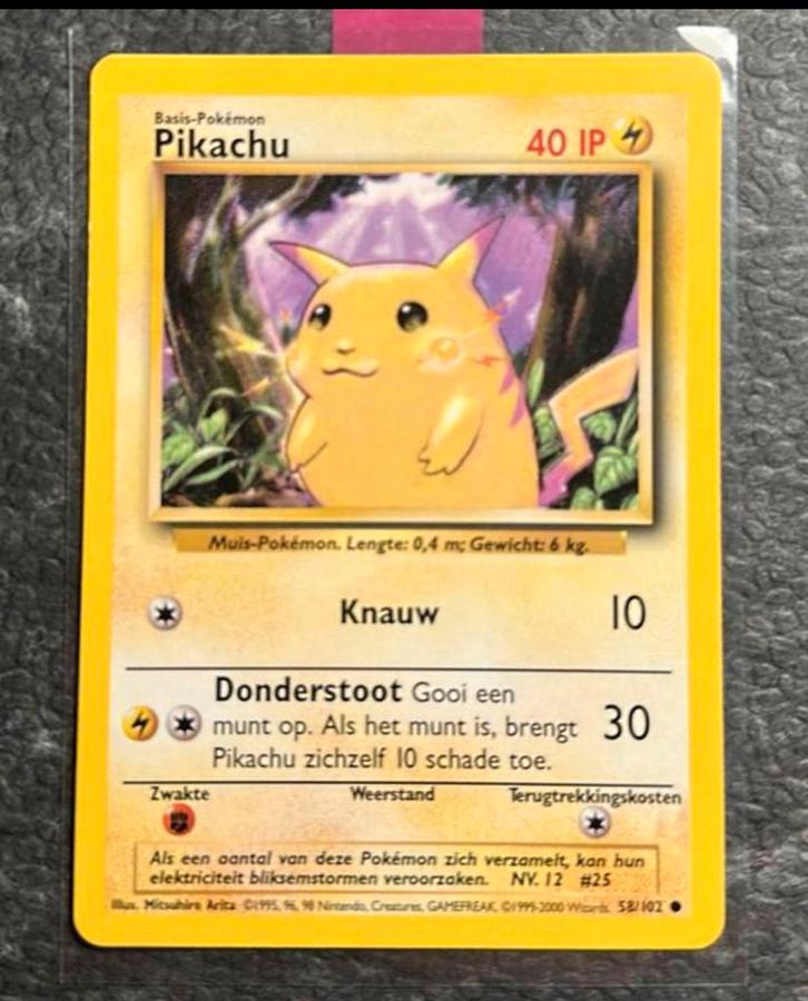 Pikachu #58 Pokémon Base Set - NEDERLANDS, Hobby en Vrije tijd, Verzamelkaartspellen | Pokémon, Zo goed als nieuw, Losse kaart