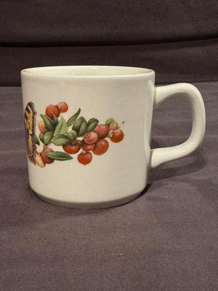 Mok van Marjolein Bastin (Libelle) - veenbessen met vlinder, Huis en Inrichting, Keuken | Servies, Ophalen of Verzenden