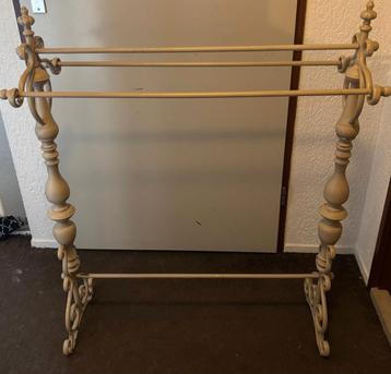 Brocante wasrek beschikbaar voor biedingen
