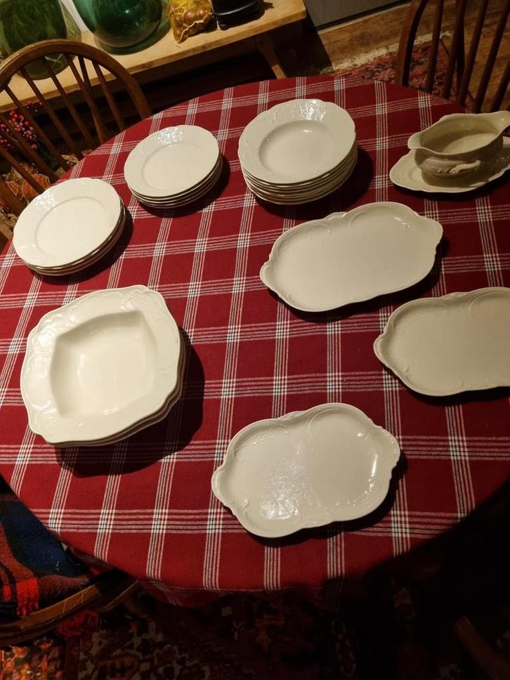 Borden en Schalen Set, Huis en Inrichting, Keuken | Servies, Gebruikt, Bord(en), Effen, Aardewerk, Ophalen