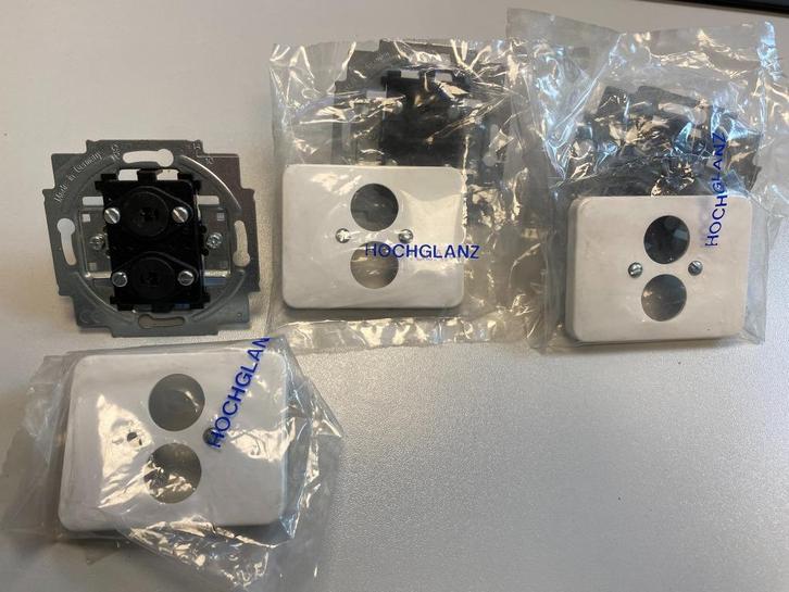 Inbouw luidsprekeraansluiting met centraalplaat BJ alpha wit, Hobby en Vrije tijd, Elektronica-componenten, Nieuw, Ophalen of Verzenden