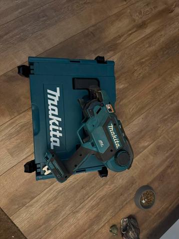 Makita  Vlechtmachine 18v acculader en 2 accus beschikbaar voor biedingen