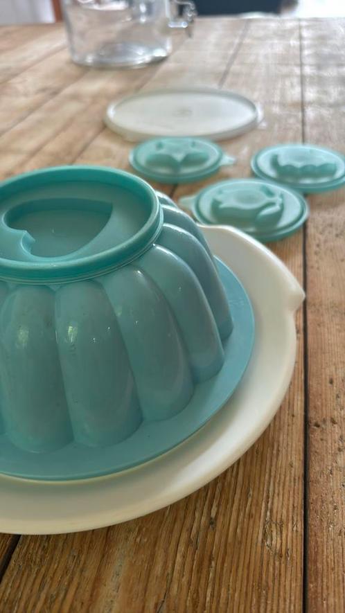 Tupperware puddingvorm met serveerschaal en 4 inzetstukken, Huis en Inrichting, Keuken | Tupperware, Zo goed als nieuw, Schaal