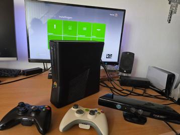 Xbox 360 Kinect + 22 Games + 2 Controllers beschikbaar voor biedingen