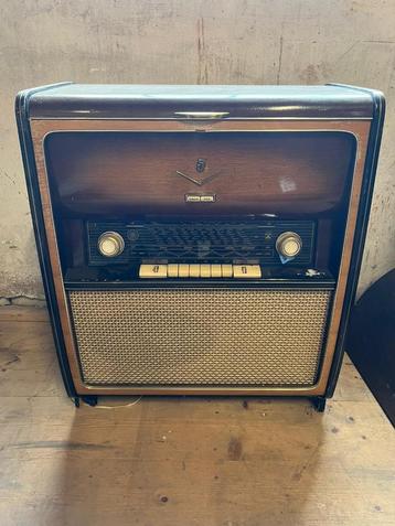 Grundig Platenspeler / Radio / Antiek / Vintage / Brocante  beschikbaar voor biedingen