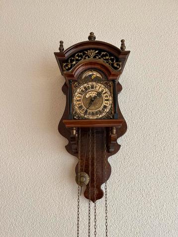 Klassieke klok beschikbaar voor biedingen