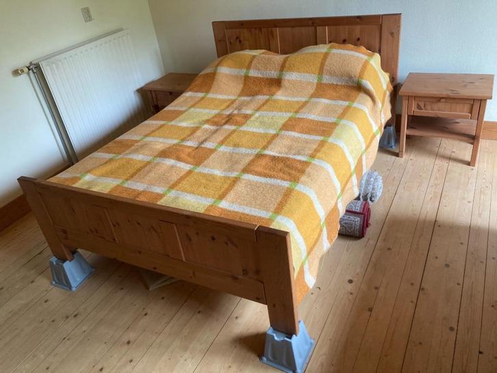 bed pocket matras 2 nachtkastjes lattenbodem kussens deken, Huis en Inrichting, Slaapkamer | Bedden, Zo goed als nieuw, Tweepersoons