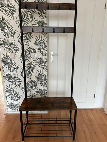 Kapstok met schoenenrek beschikbaar voor biedingen