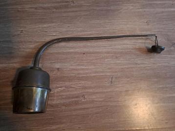 Ouderwets vintage voorwerp antieke kan  beschikbaar voor biedingen