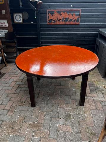 Massief houten ronde tafel 140 beschikbaar voor biedingen