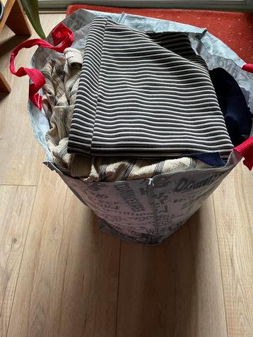 Shopper gevuld met kleding maat L (kledingpakket maat L) beschikbaar voor biedingen
