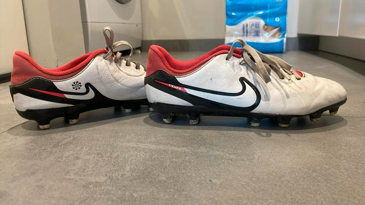 Nike voetbalschoenen, Sport en Fitness, Voetbal, Gebruikt, Schoenen, Maat XS of kleiner, Ophalen of Verzenden