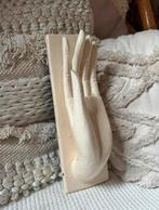 Houtsnijwerk: heilige hand - wit geschilderd met ophangpunt, Ophalen of Verzenden