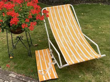 Zonnige strandstoel met handige opbergtas beschikbaar voor biedingen