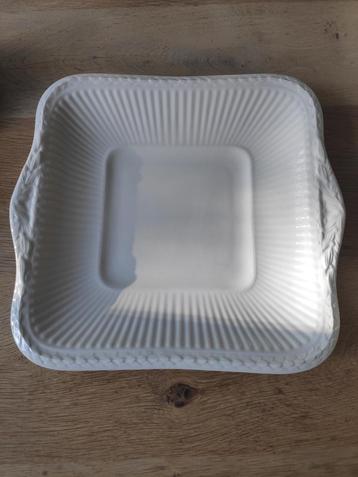 Schotel wedgewood beschikbaar voor biedingen