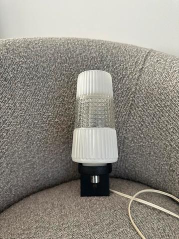 Jaren ‘60 wandlamp met retro vibes beschikbaar voor biedingen