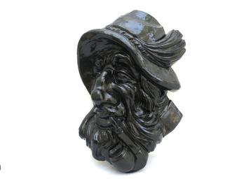 wandgezicht - man met pijp - gips   beschikbaar voor biedingen