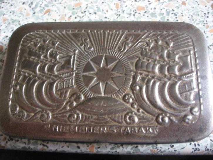 Metalen tabaks doos Niemeyer, Verzamelen, Rookartikelen, Aanstekers en Luciferdoosjes, Gebruikt, Tabaksdoos of Verpakking, Ophalen of Verzenden