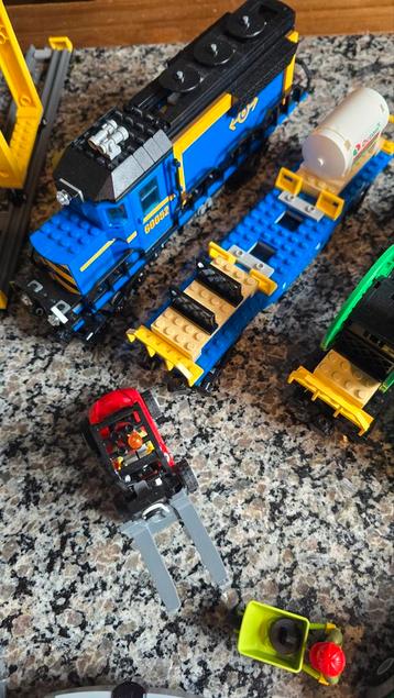 Lego treinset 60052 en treinstation 60050. beschikbaar voor biedingen